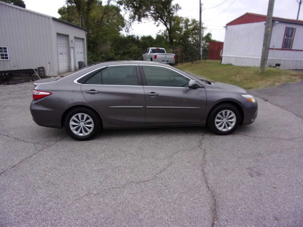 2015 Toyota Camry LE - Image 2